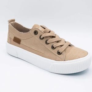 New blowfish shoes size 9